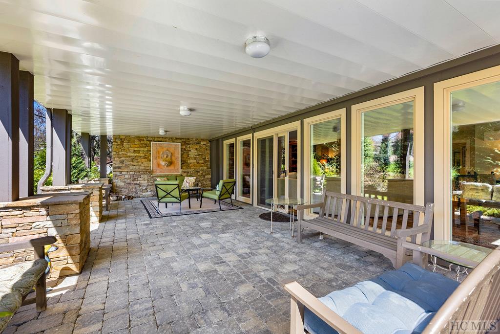 501 Falls Drive East