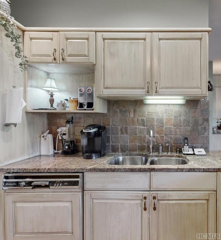 1982 Upper Divide Road