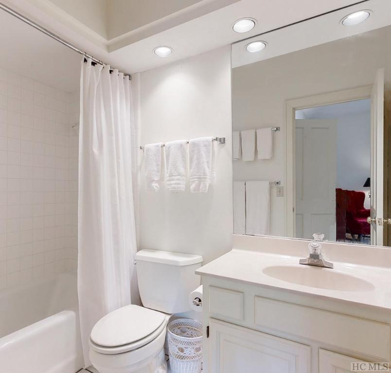 1982 Upper Divide Road