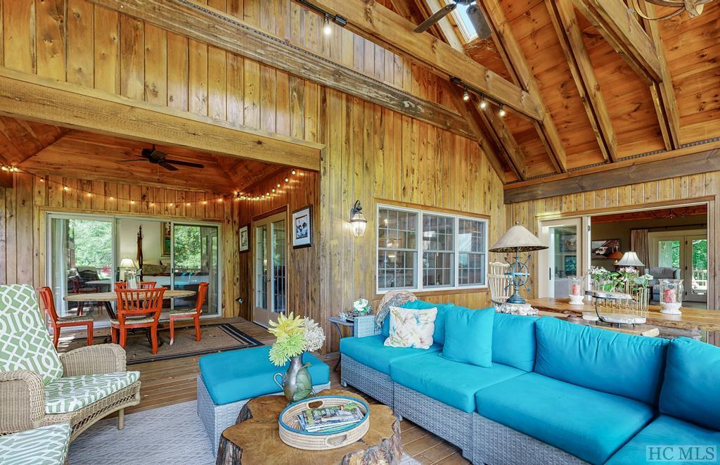 1982 Upper Divide Road