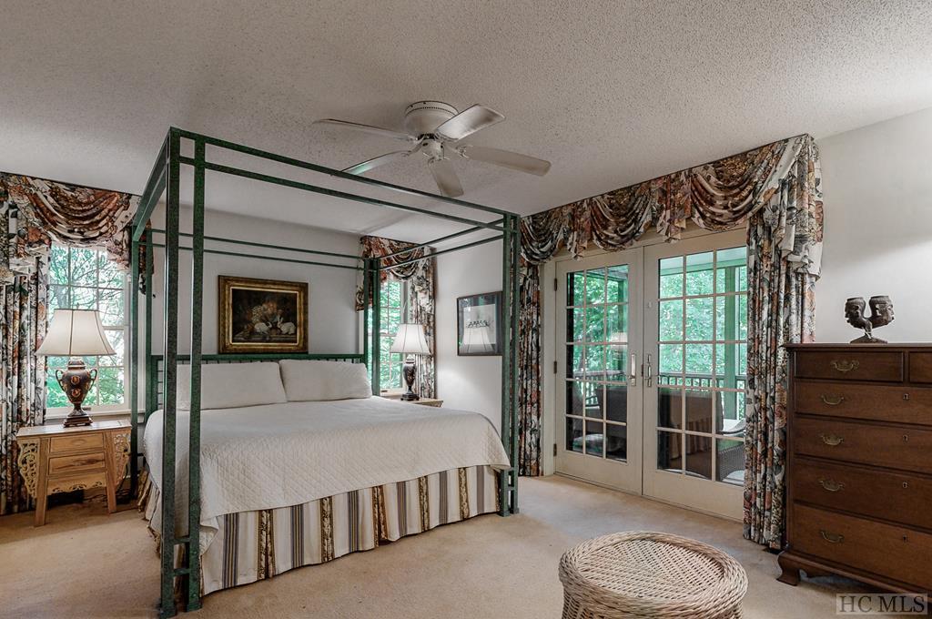 1982 Upper Divide Road