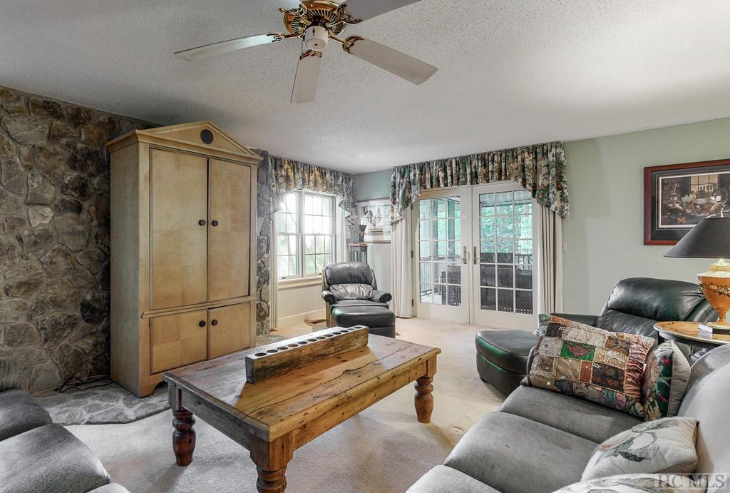 1982 Upper Divide Road