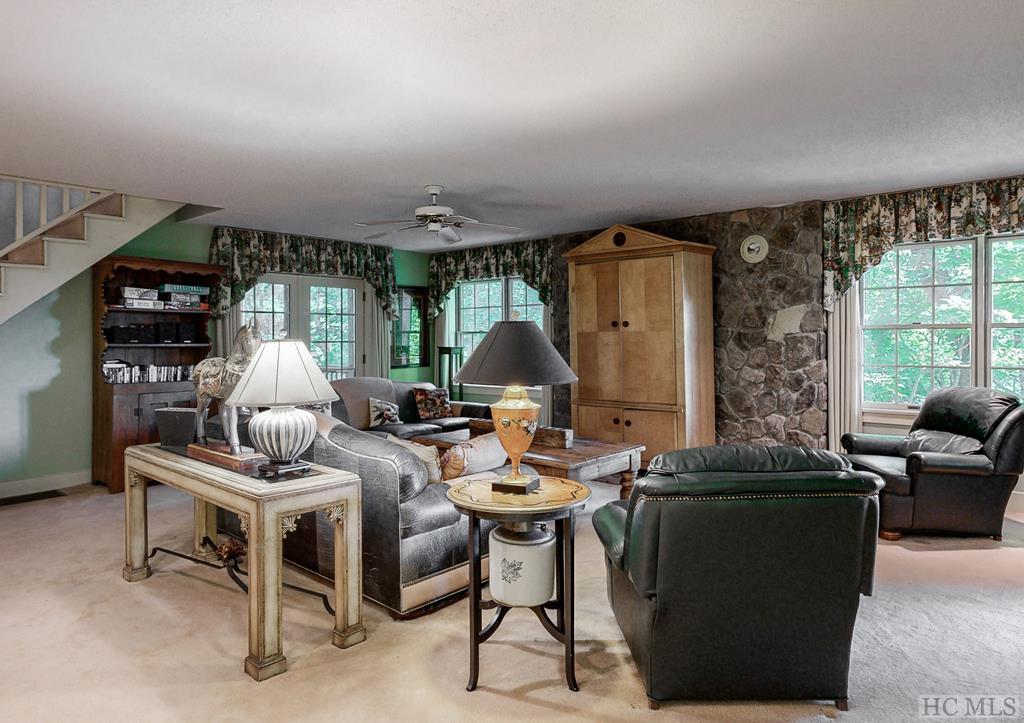 1982 Upper Divide Road