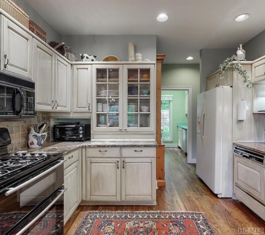 1982 Upper Divide Road