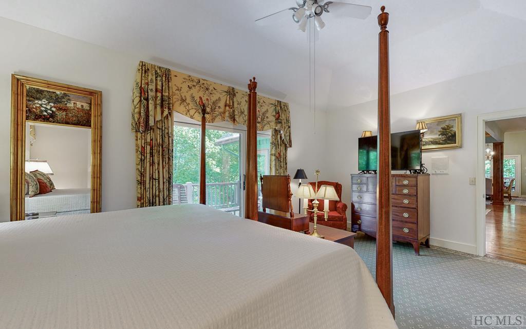 1982 Upper Divide Road