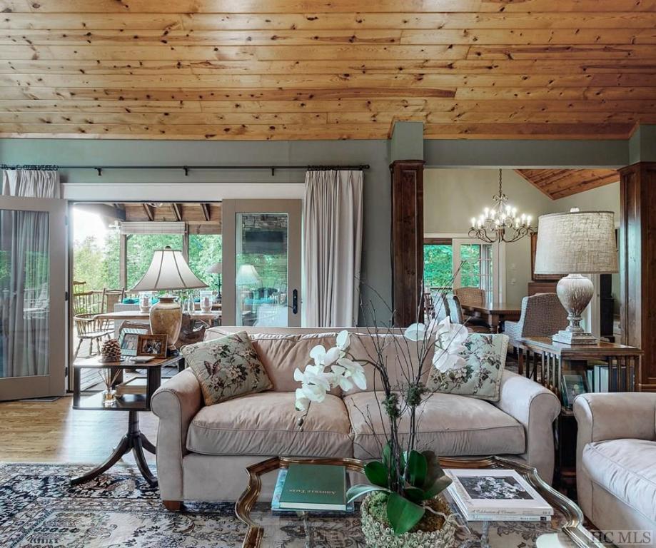 1982 Upper Divide Road