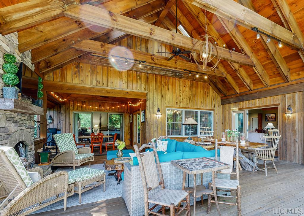 1982 Upper Divide Road