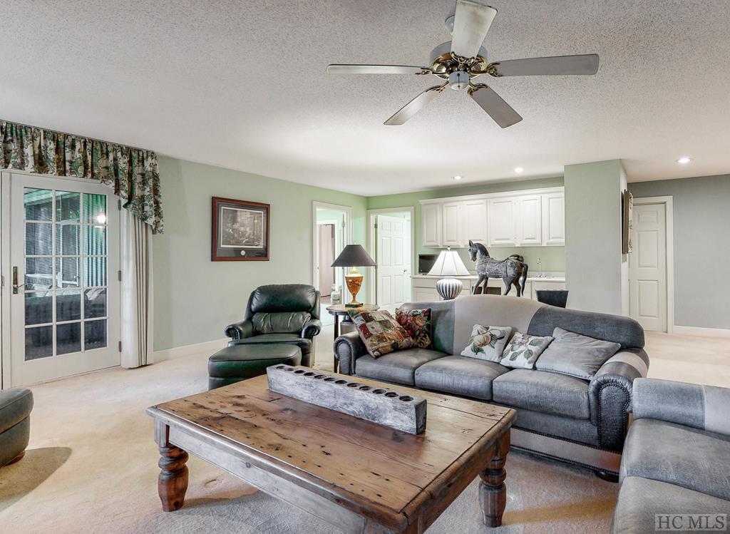 1982 Upper Divide Road