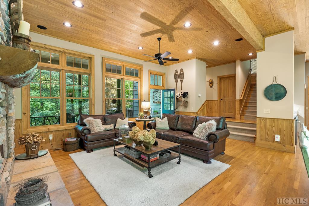 102 Honey Bee Bend
