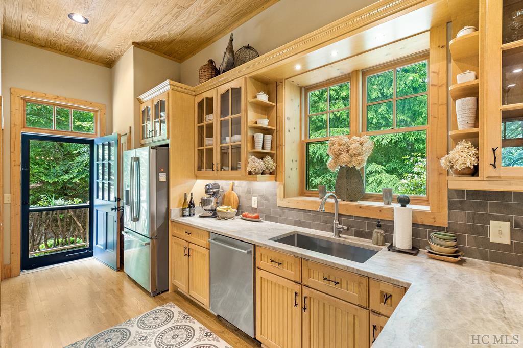 102 Honey Bee Bend