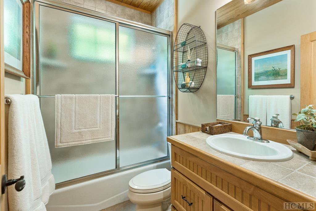 102 Honey Bee Bend