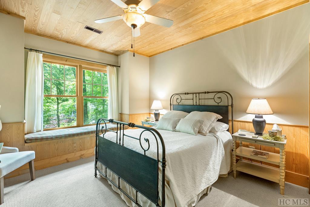 102 Honey Bee Bend