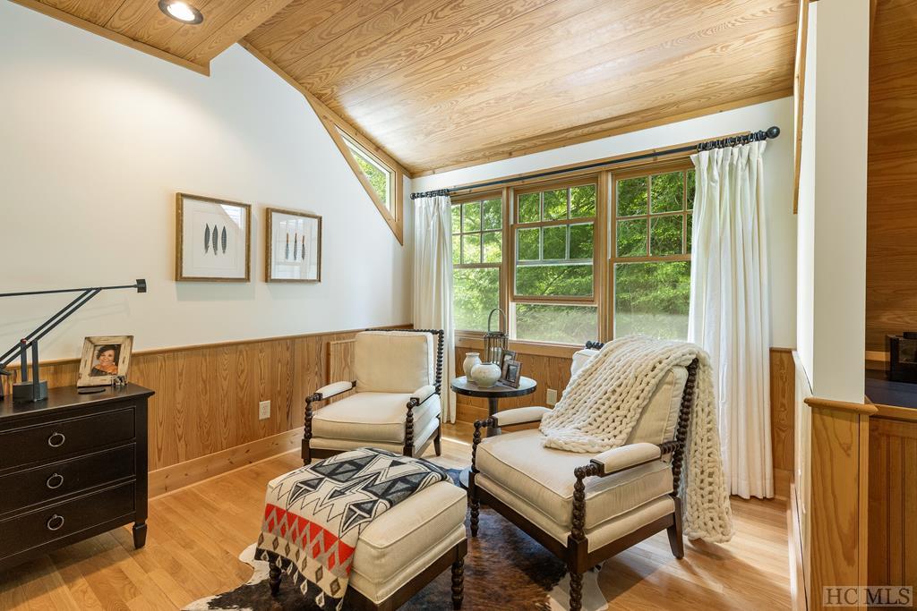 102 Honey Bee Bend
