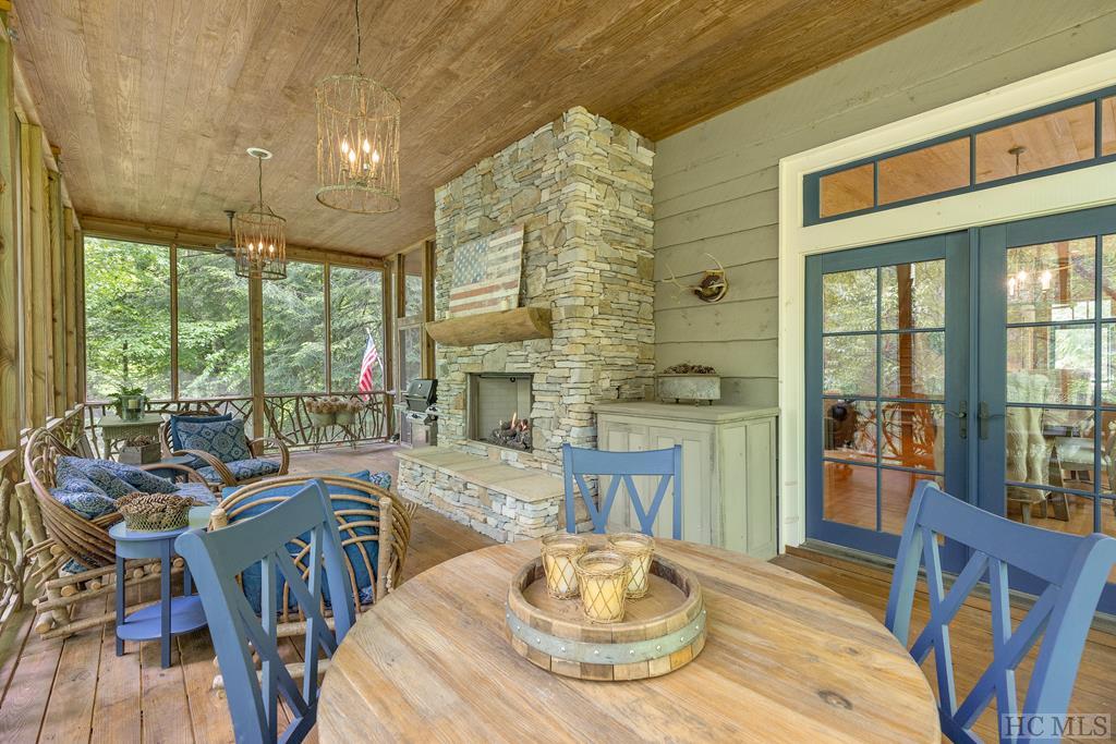 102 Honey Bee Bend