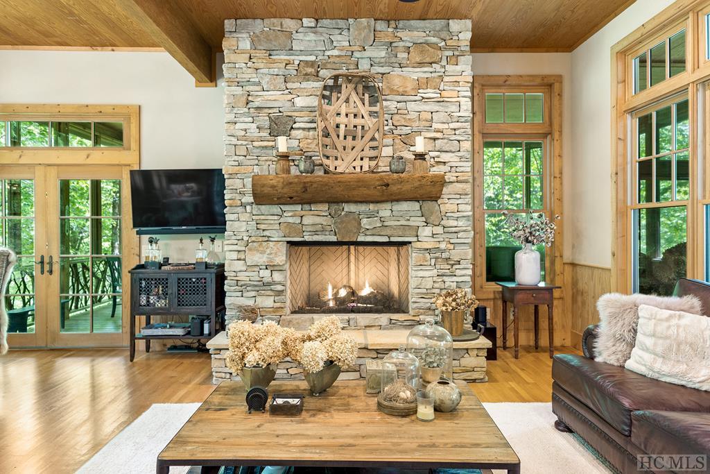 102 Honey Bee Bend