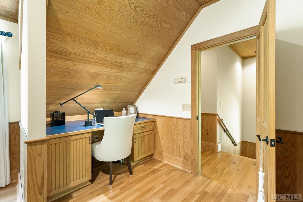 102 Honey Bee Bend