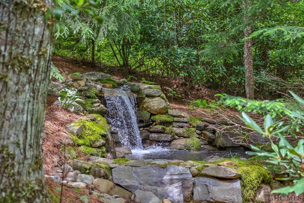 102 Honey Bee Bend