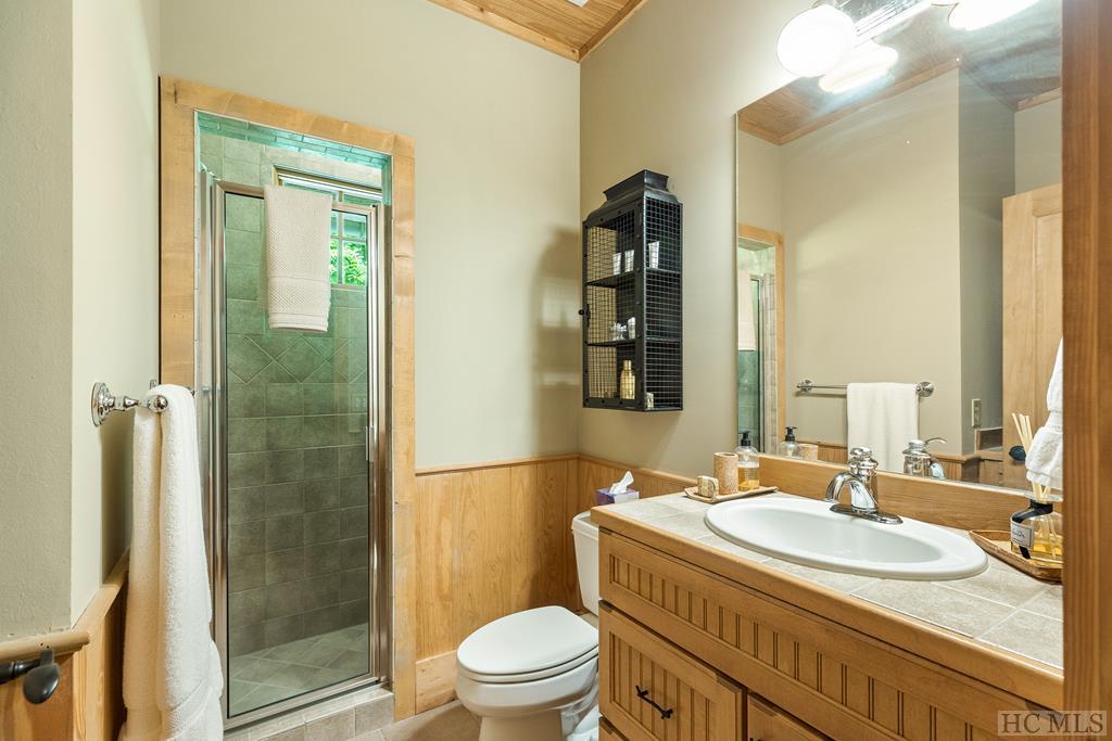 102 Honey Bee Bend