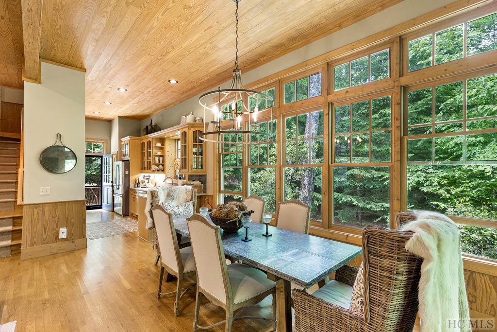 102 Honey Bee Bend
