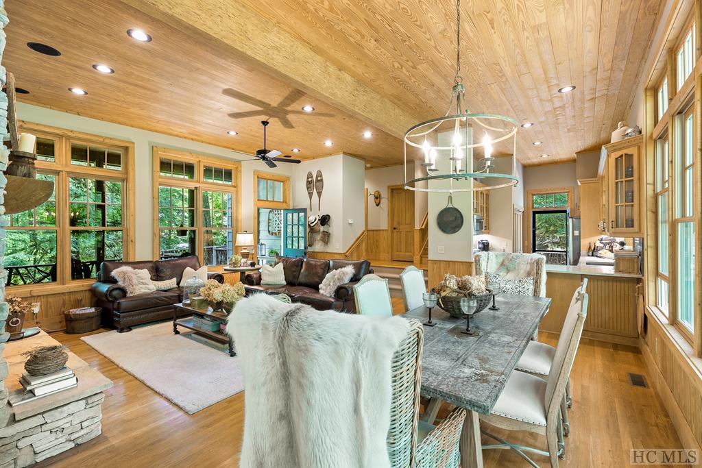 102 Honey Bee Bend