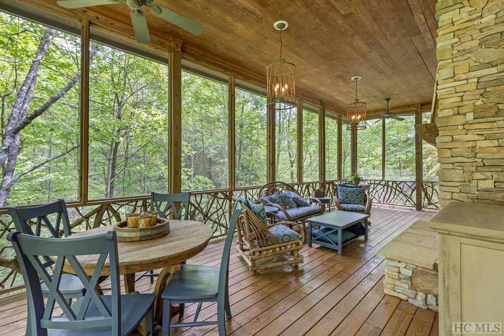 102 Honey Bee Bend
