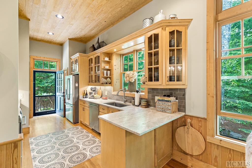 102 Honey Bee Bend
