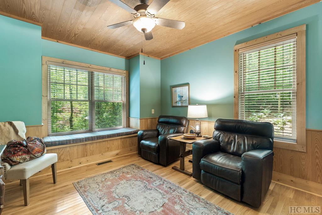 102 Honey Bee Bend