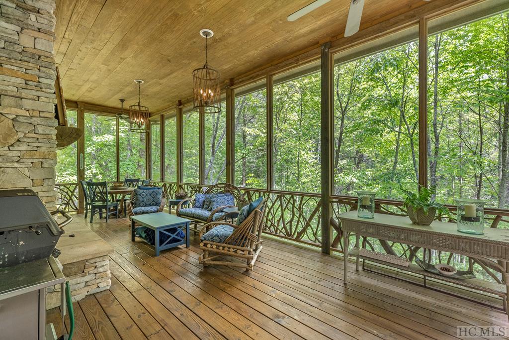 102 Honey Bee Bend