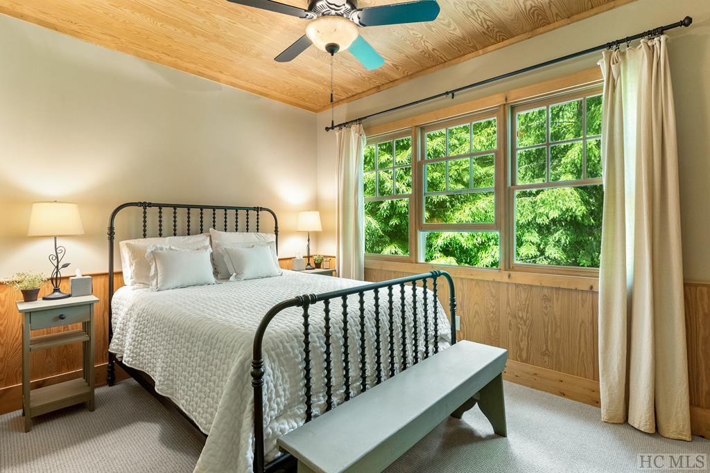 102 Honey Bee Bend