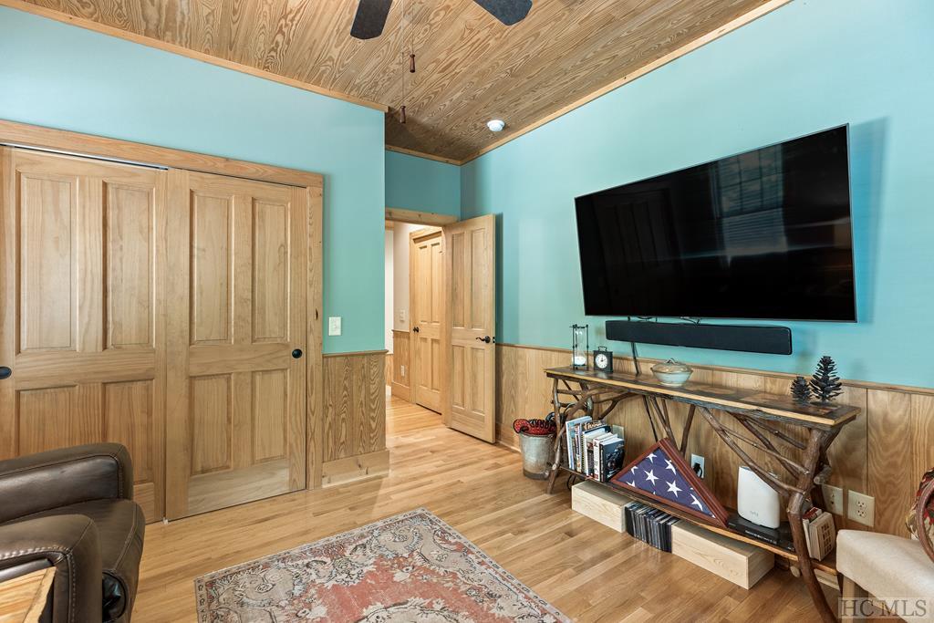 102 Honey Bee Bend