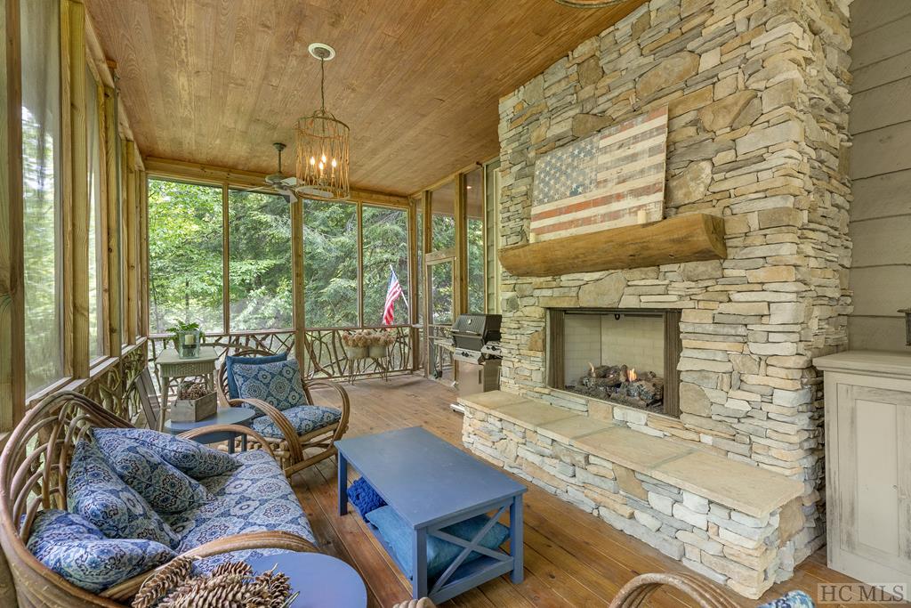 102 Honey Bee Bend