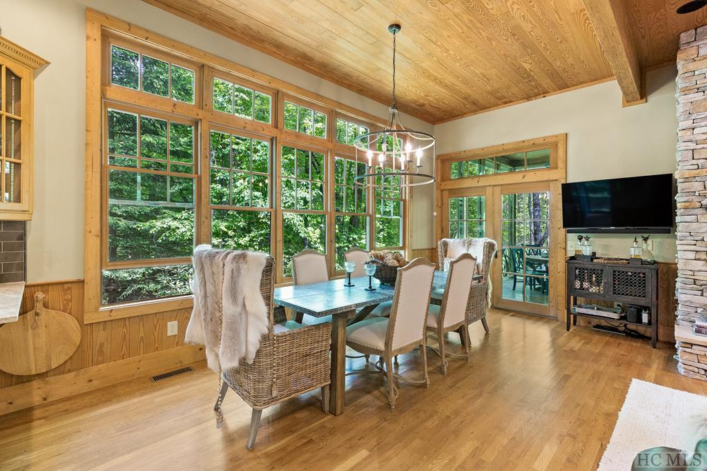 102 Honey Bee Bend