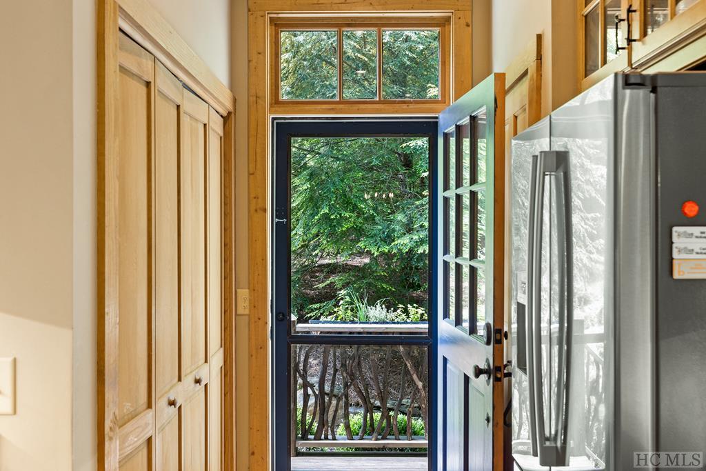 102 Honey Bee Bend