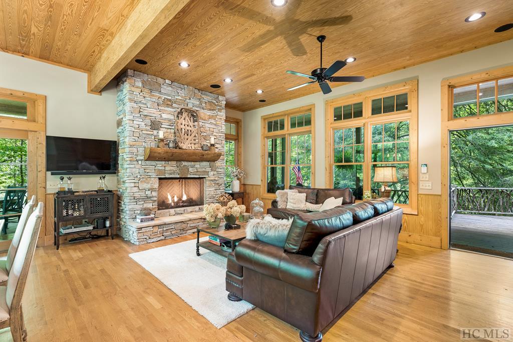 102 Honey Bee Bend