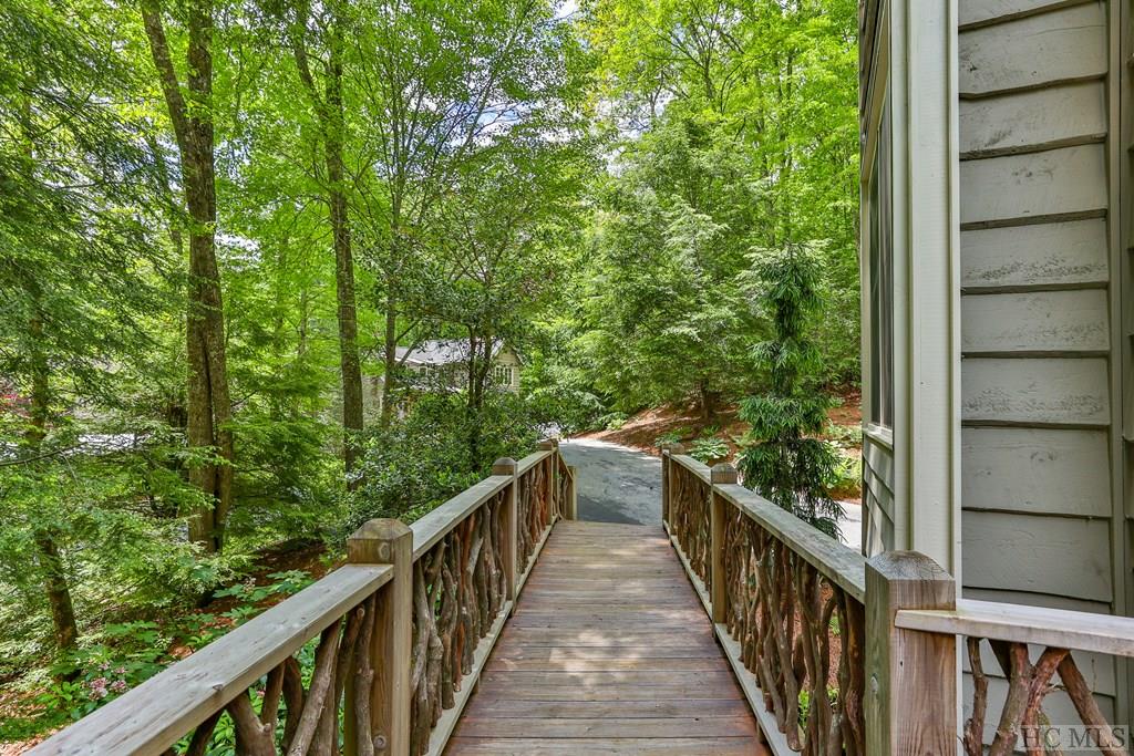 102 Honey Bee Bend