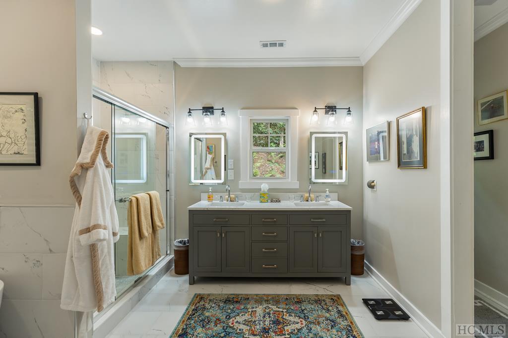 40 Honeysuckle Lane