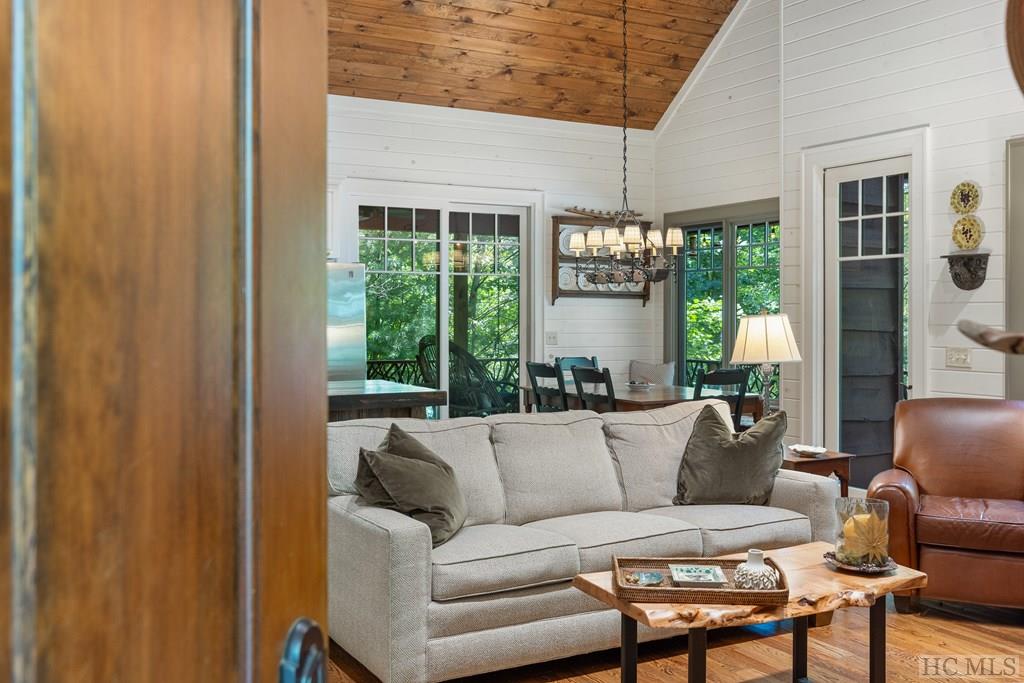 138 Honey Bee Bend