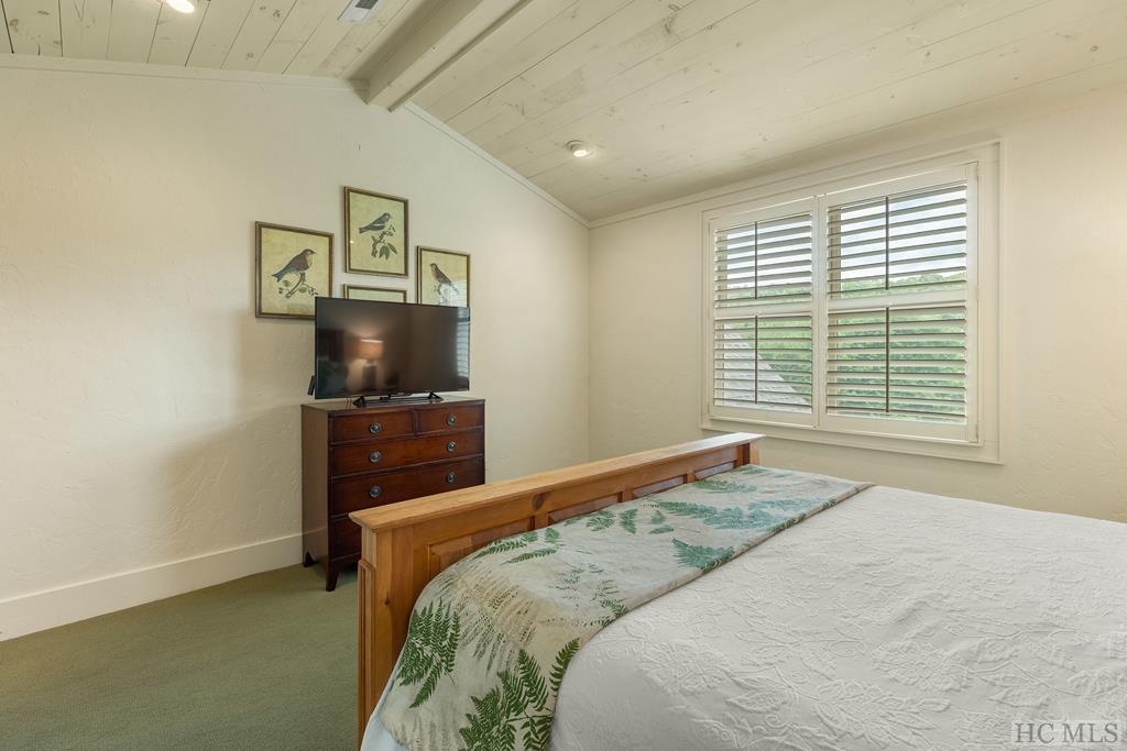 2162 Upper Divide Road