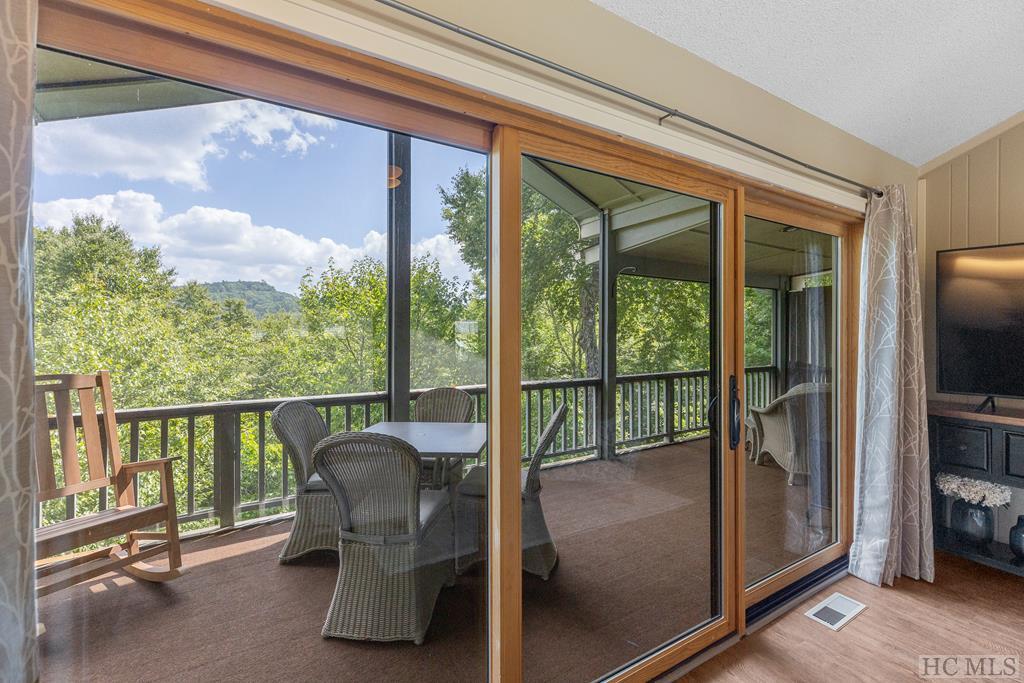 80 Ridge Lake Circle