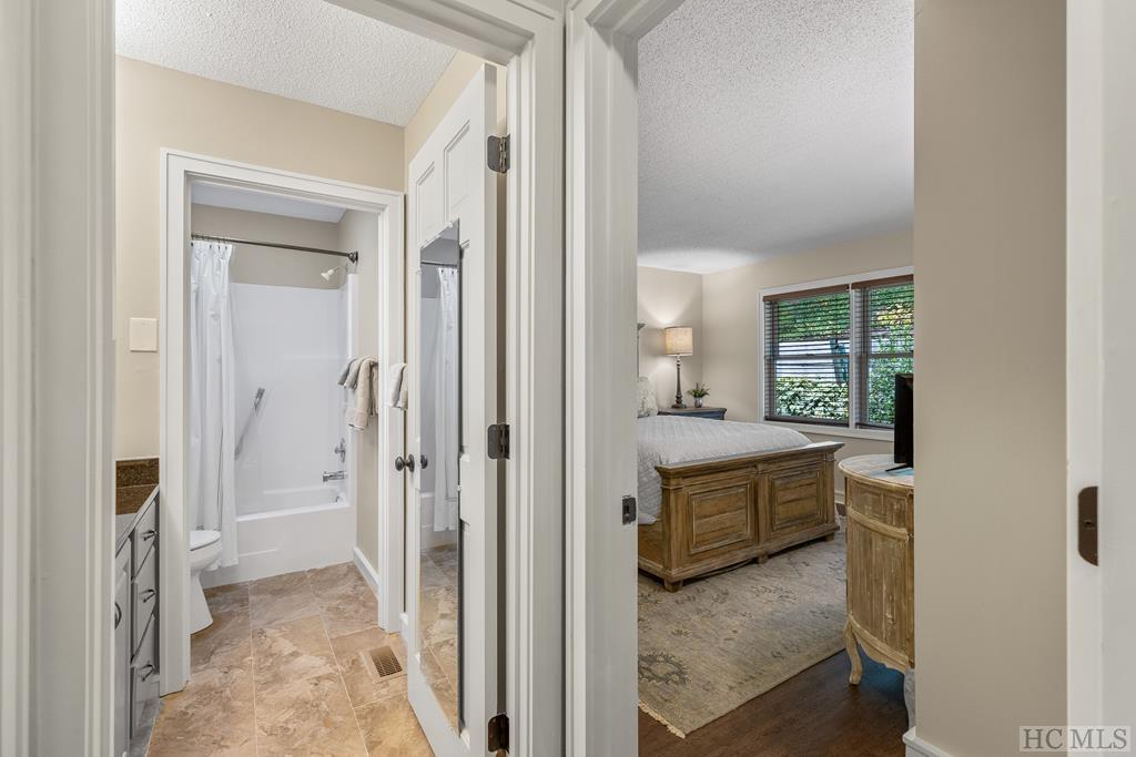 80 Ridge Lake Circle