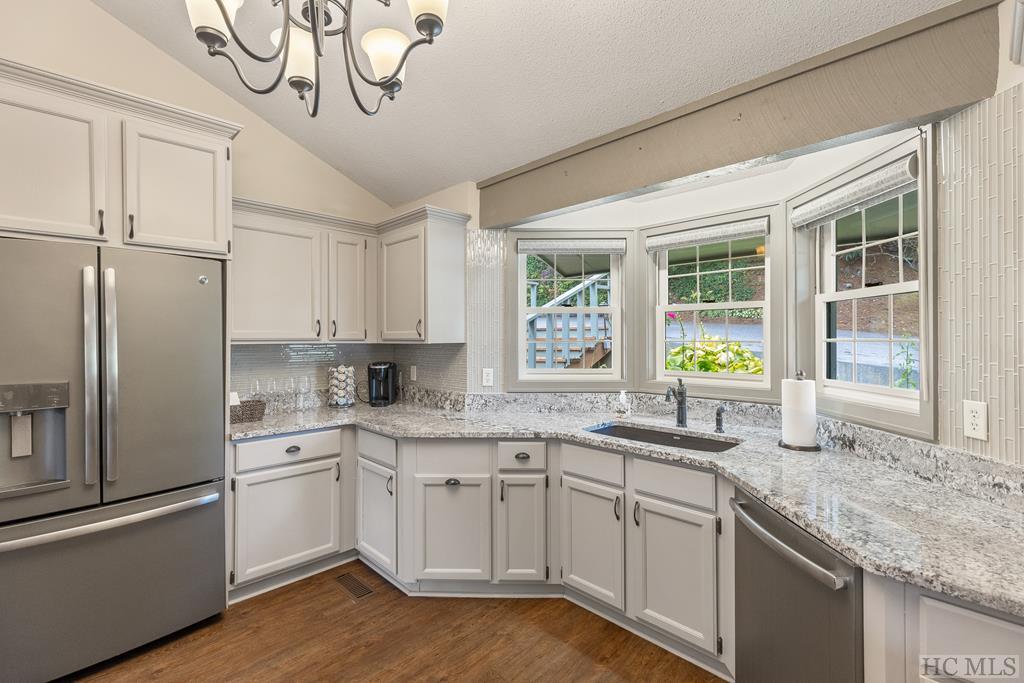 80 Ridge Lake Circle