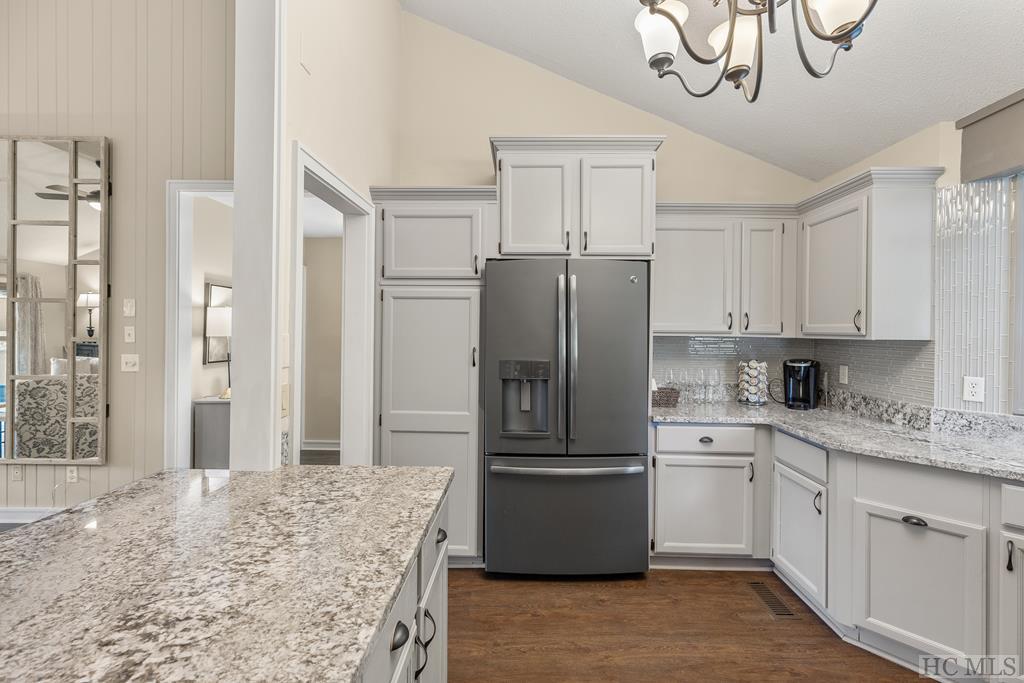 80 Ridge Lake Circle