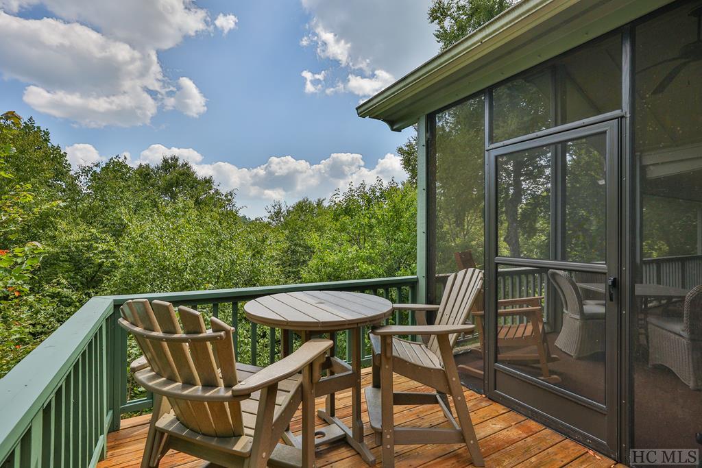 80 Ridge Lake Circle