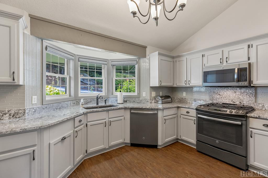 80 Ridge Lake Circle