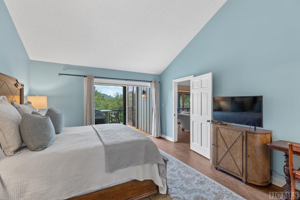 80 Ridge Lake Circle