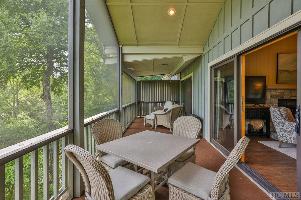 80 Ridge Lake Circle