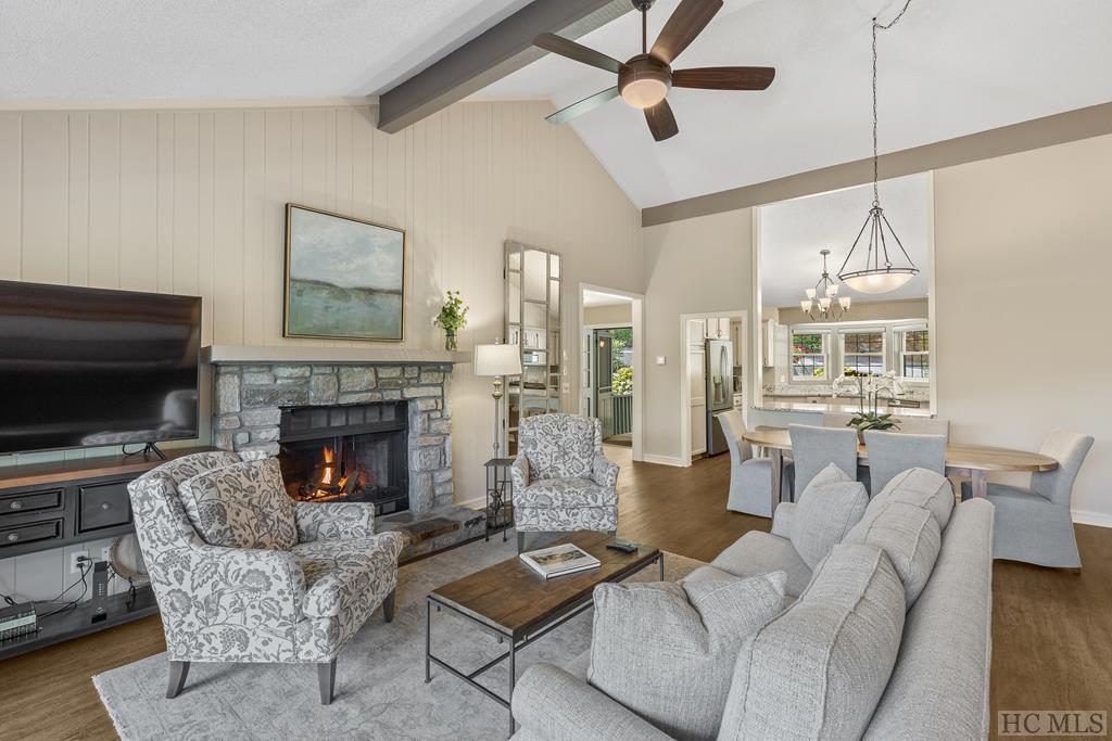 80 Ridge Lake Circle