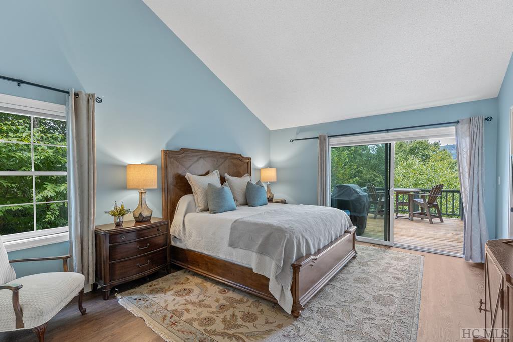 80 Ridge Lake Circle