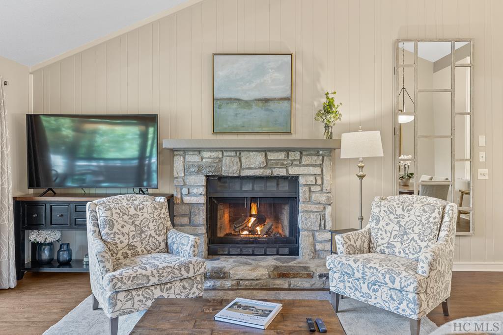 80 Ridge Lake Circle