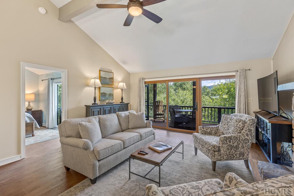 80 Ridge Lake Circle